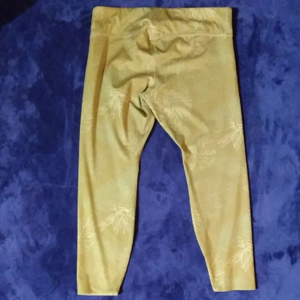 Nike Gold Tone Leggings - Picture 5 of 7